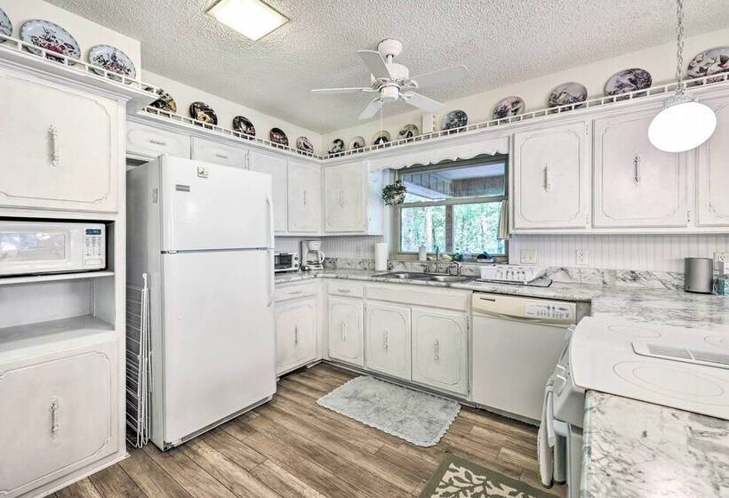 Furnished Deck W/ Views: Hot Springs Cottage