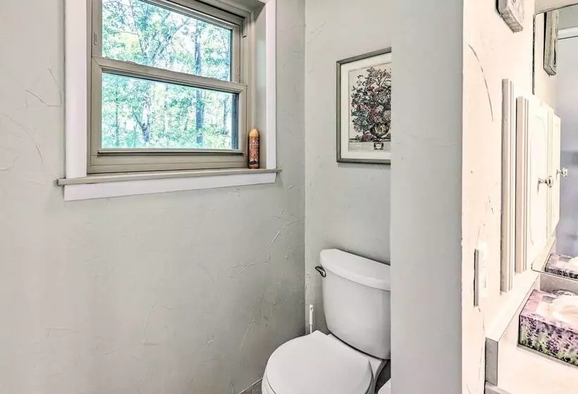 Furnished Deck W/ Views: Hot Springs Cottage