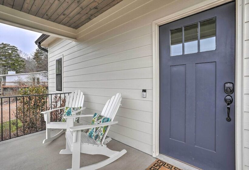 Scenic Mtn Retreat W/ Wooded Backyard + Fire Pit!