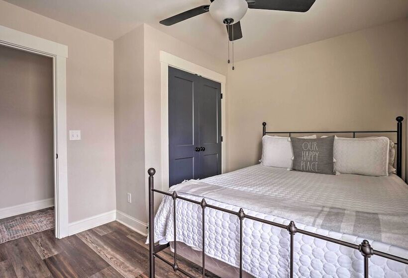 Scenic Mtn Retreat W/ Wooded Backyard + Fire Pit!