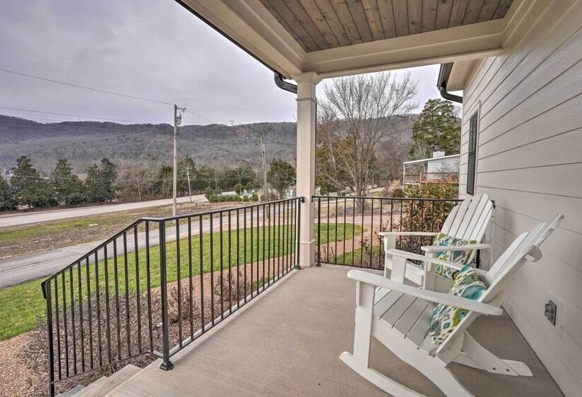 Scenic Mtn Retreat W/ Wooded Backyard + Fire Pit!