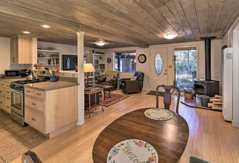 Peaceful Cottage W/ Grill & Yard In Grass Valley!