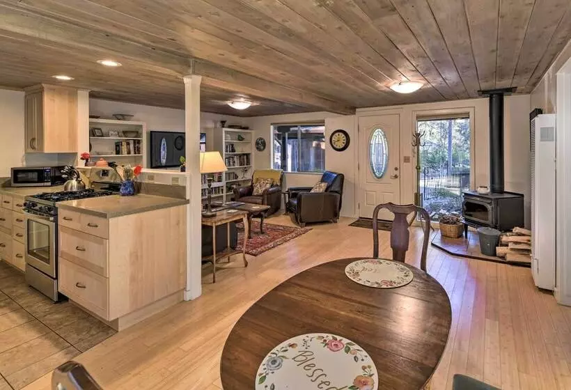 Peaceful Cottage W/ Grill & Yard In Grass Valley!