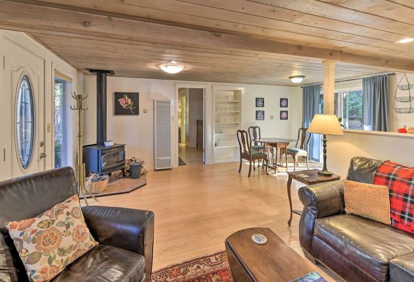 Peaceful Cottage W/ Grill & Yard In Grass Valley!