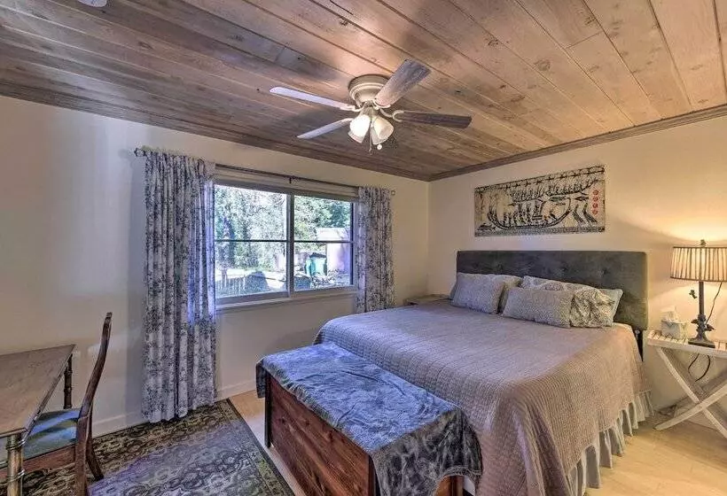 Peaceful Cottage W/ Grill & Yard In Grass Valley!