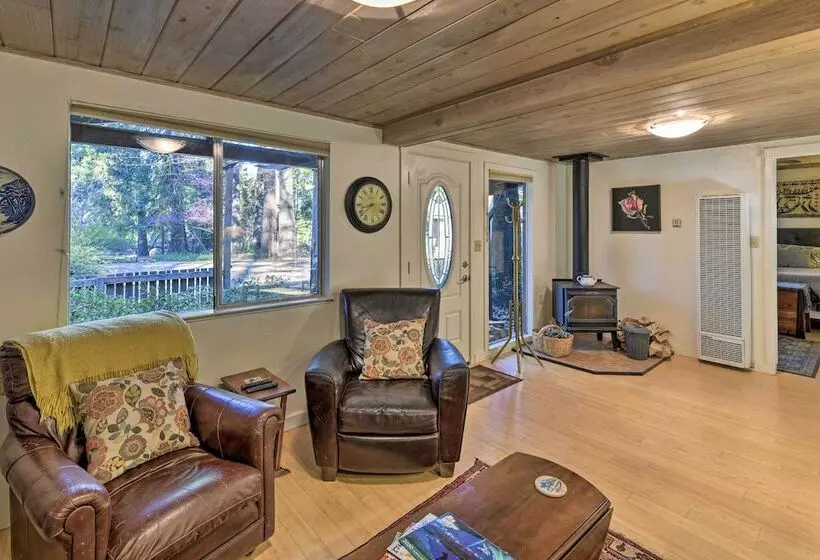 Peaceful Cottage W/ Grill & Yard In Grass Valley!