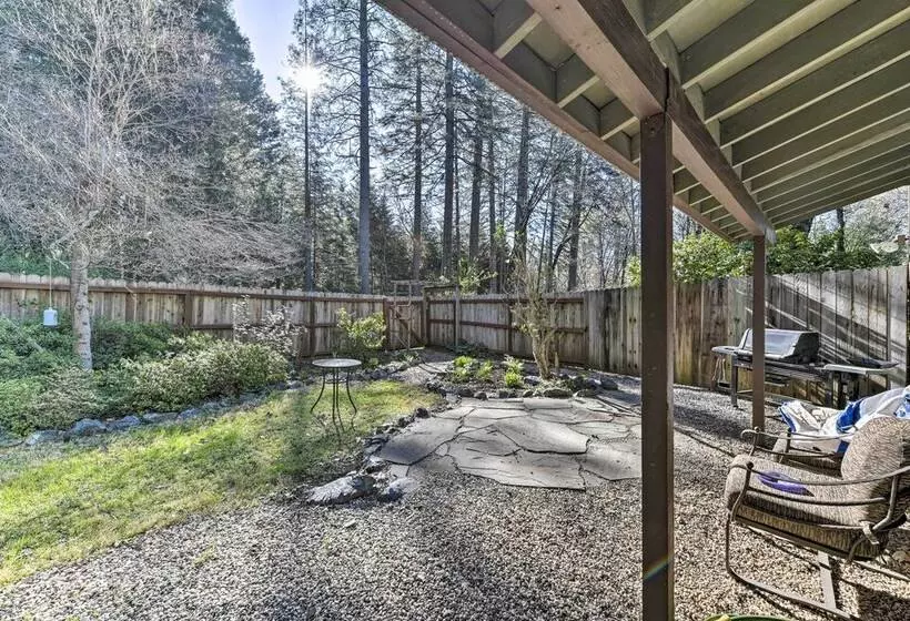 Peaceful Cottage W/ Grill & Yard In Grass Valley!