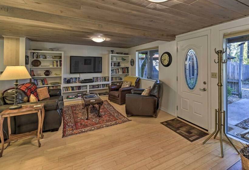 Peaceful Cottage W/ Grill & Yard In Grass Valley!