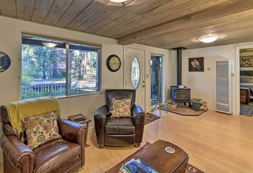 Peaceful Cottage W/ Grill & Yard In Grass Valley!