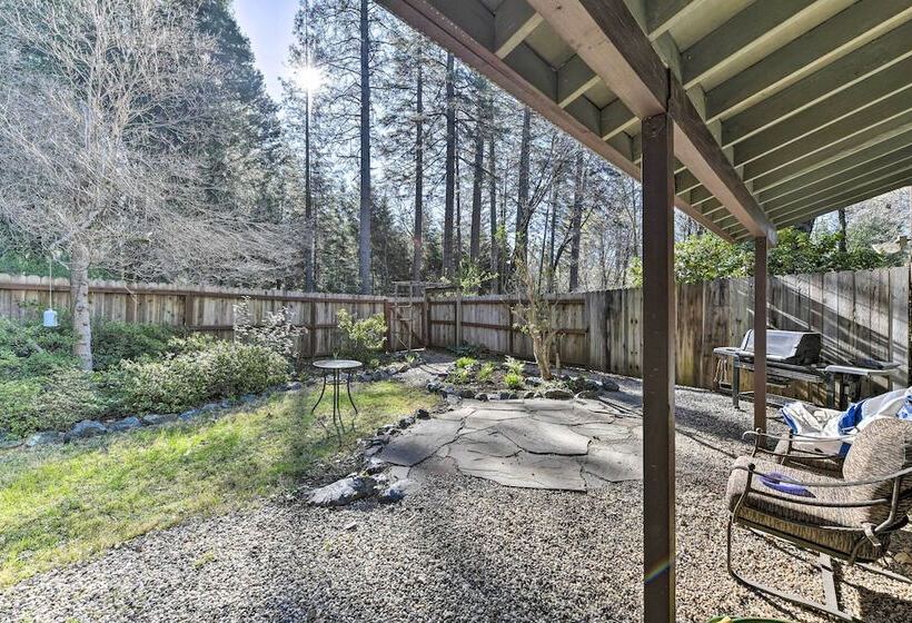 Peaceful Cottage W/ Grill & Yard In Grass Valley!