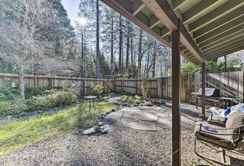 Peaceful Cottage W/ Grill & Yard In Grass Valley!