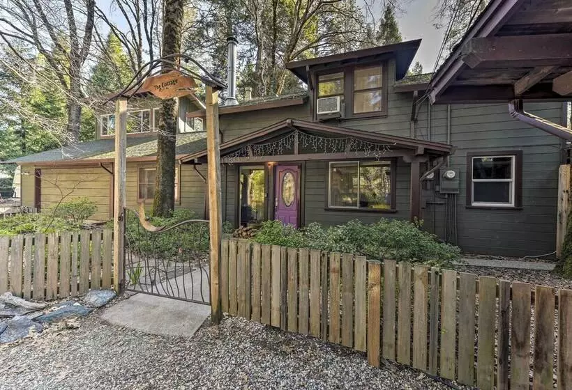 Peaceful Cottage W/ Grill & Yard In Grass Valley!