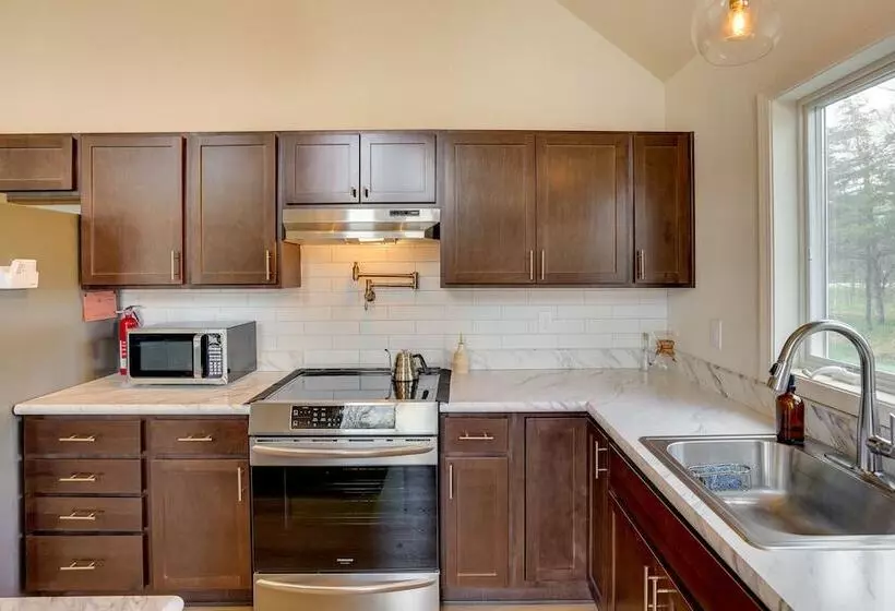 Sleepy Hollow Lake Home W/ Deck, Pool Access!