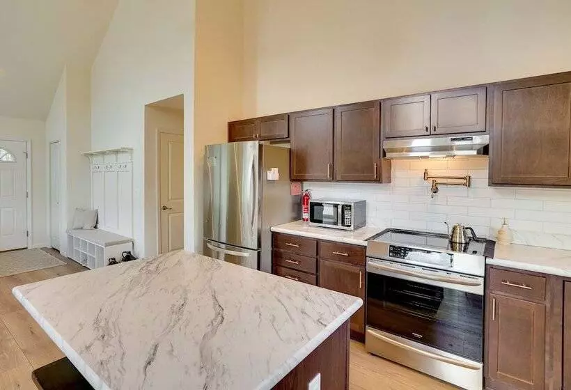 Sleepy Hollow Lake Home W/ Deck, Pool Access!