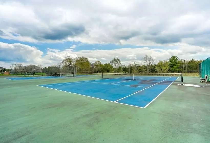 Sleepy Hollow Lake Home W/ Deck, Pool Access!