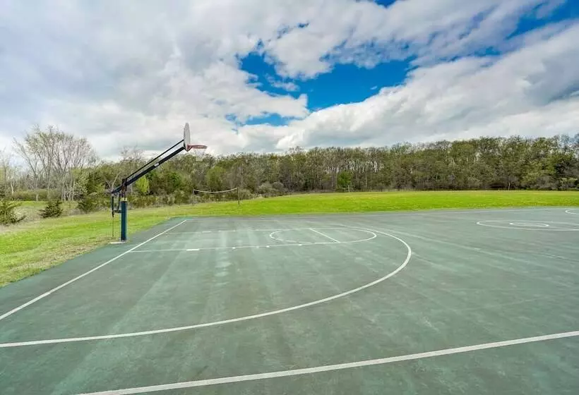 Sleepy Hollow Lake Home W/ Deck, Pool Access!