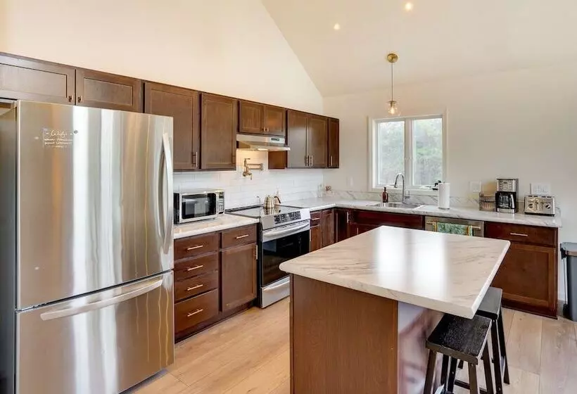 Sleepy Hollow Lake Home W/ Deck, Pool Access!