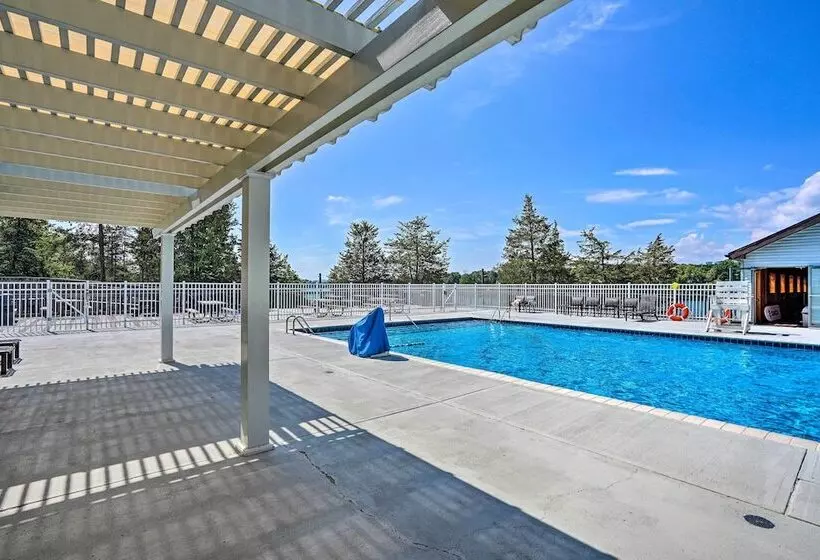 Sleepy Hollow Lake Home W/ Deck, Pool Access!