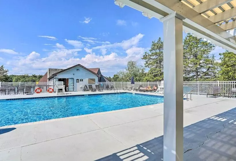 Sleepy Hollow Lake Home W/ Deck, Pool Access!