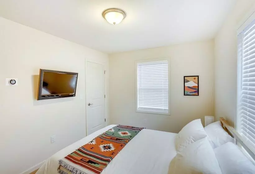 Sleepy Hollow Lake Home W/ Deck, Pool Access!