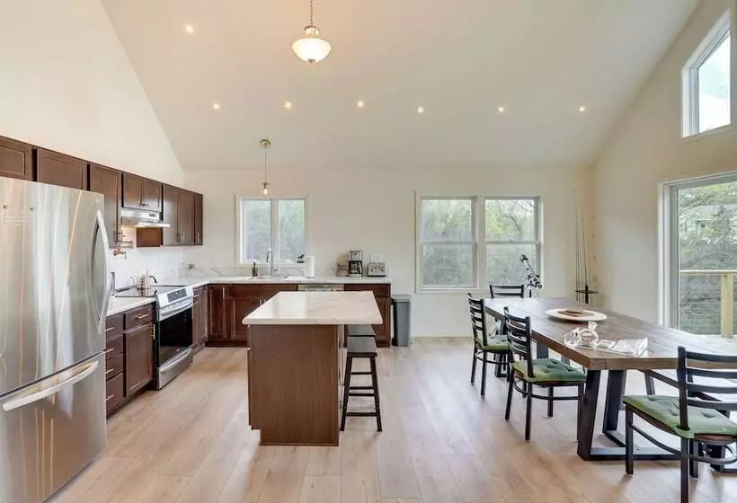 Sleepy Hollow Lake Home W/ Deck, Pool Access!