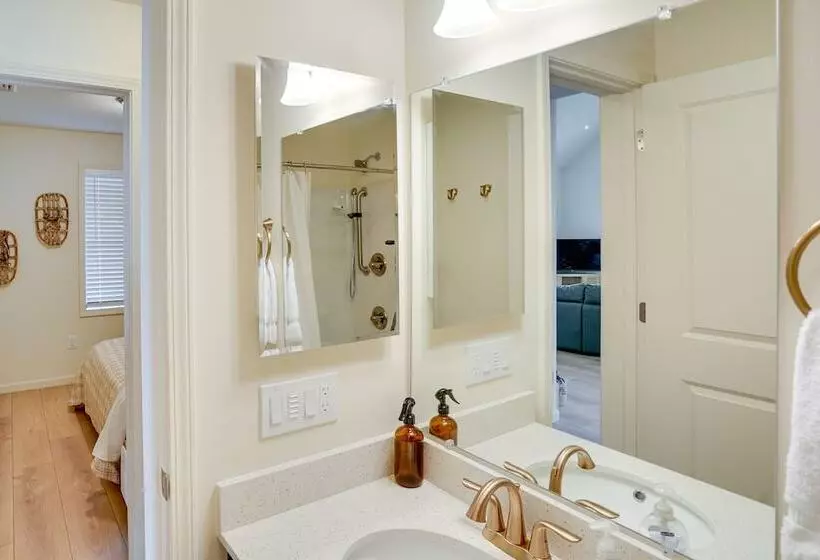 Sleepy Hollow Lake Home W/ Deck, Pool Access!