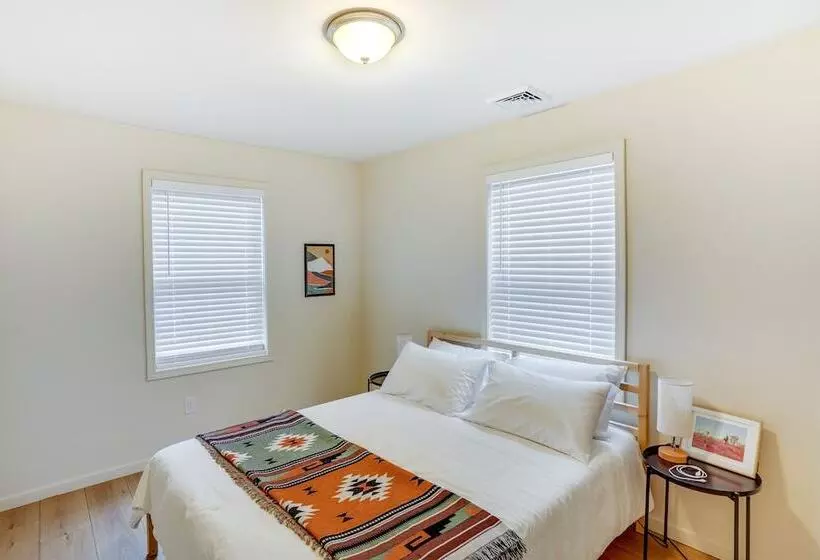 Sleepy Hollow Lake Home W/ Deck, Pool Access!