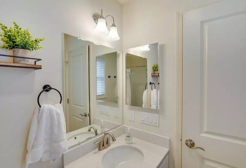 Sleepy Hollow Lake Home W/ Deck, Pool Access!