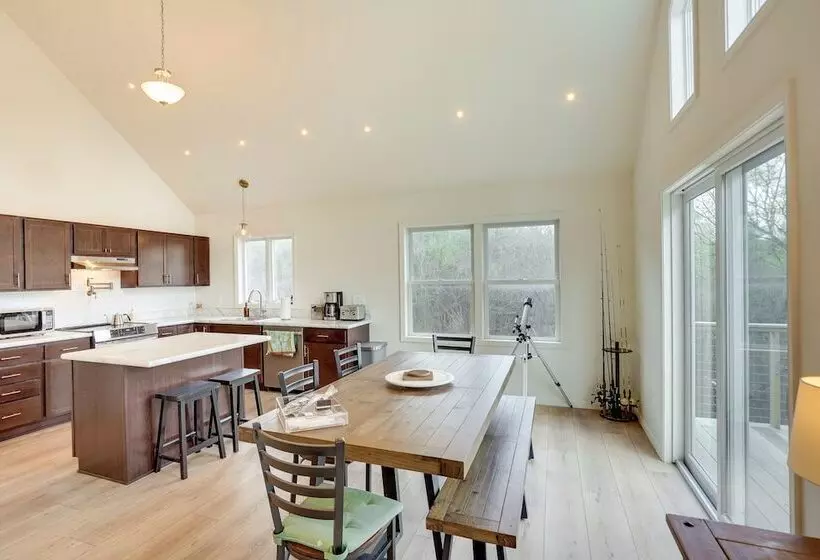 Sleepy Hollow Lake Home W/ Deck, Pool Access!