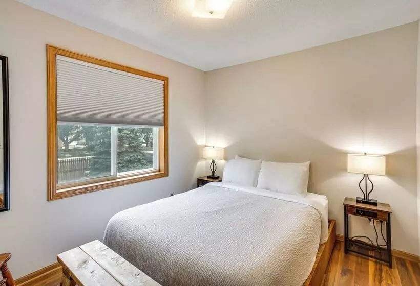 Sporty Blaine Home W/ Games ~ 2 Mi To Super Rink!