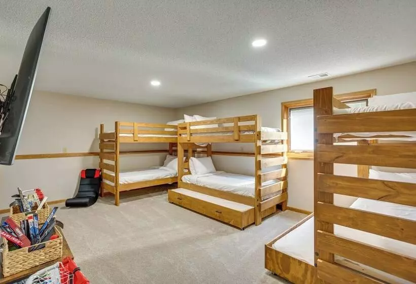 Sporty Blaine Home W/ Games ~ 2 Mi To Super Rink!