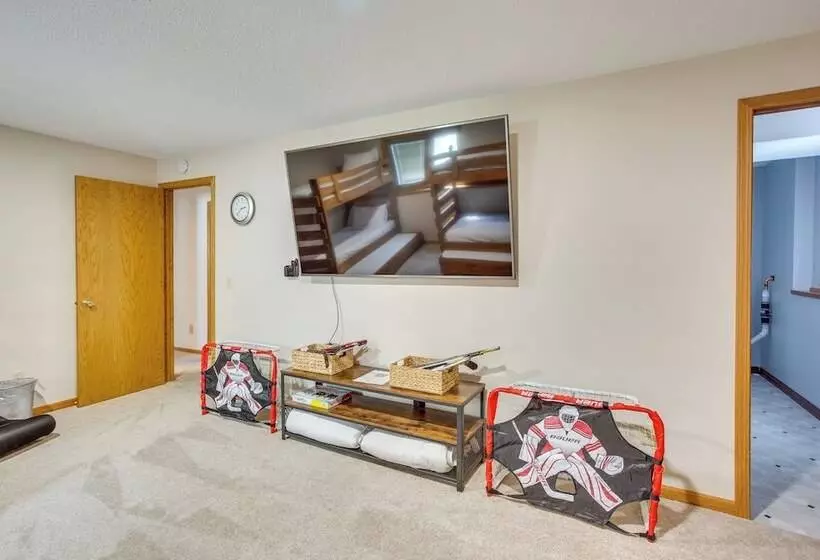 Sporty Blaine Home W/ Games ~ 2 Mi To Super Rink!