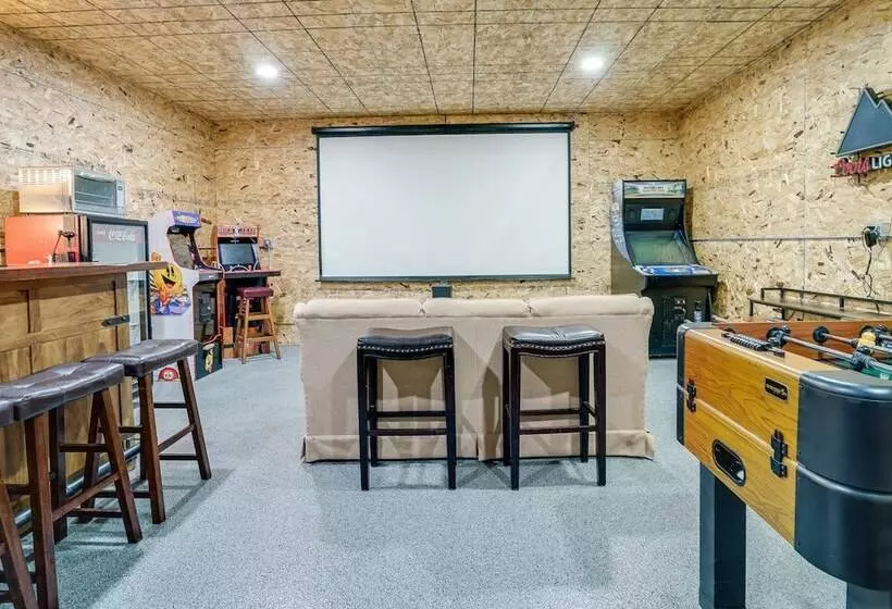 Sporty Blaine Home W/ Games ~ 2 Mi To Super Rink!