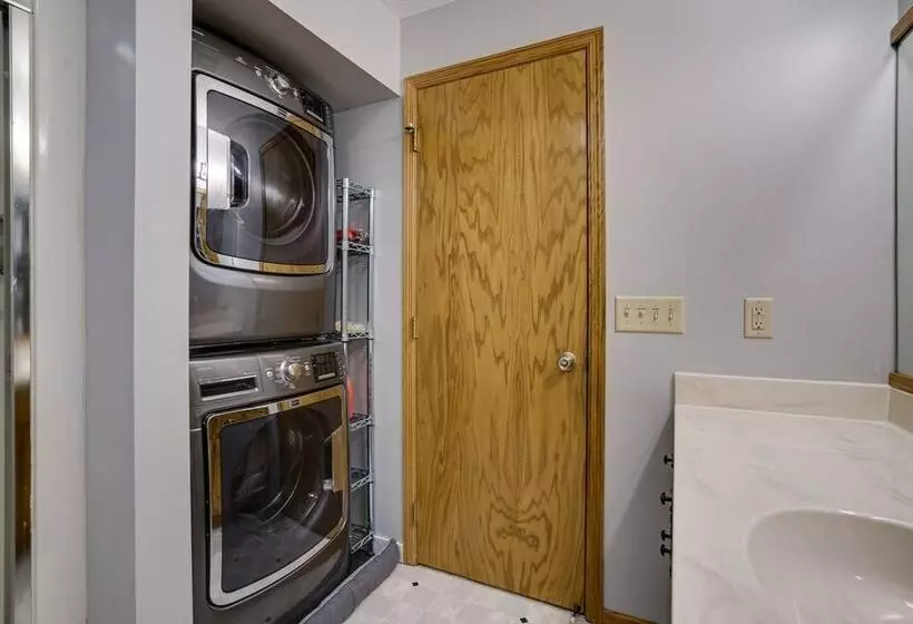 Sporty Blaine Home W/ Games ~ 2 Mi To Super Rink!