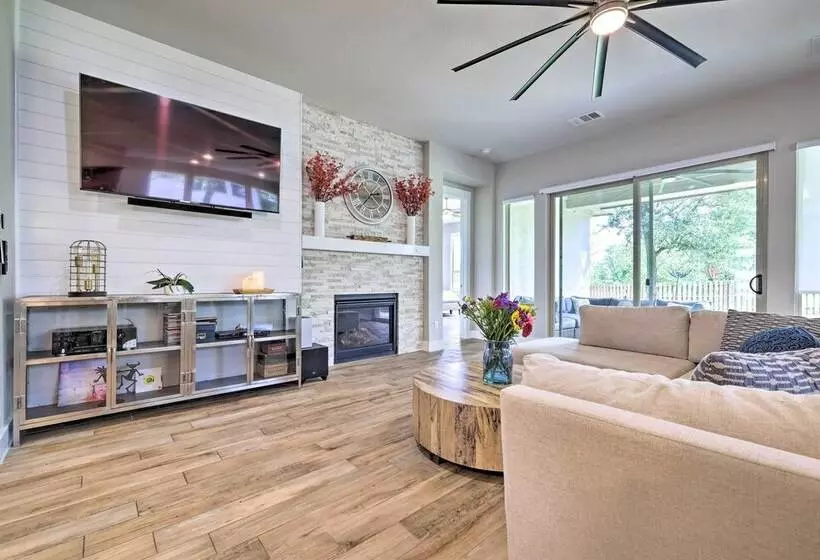 Upscale Austin Area Escape: Families Welcome!