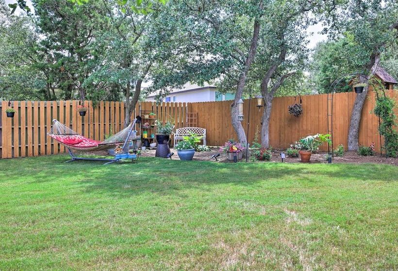 Upscale Austin Area Escape: Families Welcome!