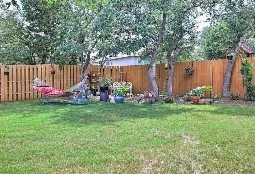 Upscale Austin Area Escape: Families Welcome!