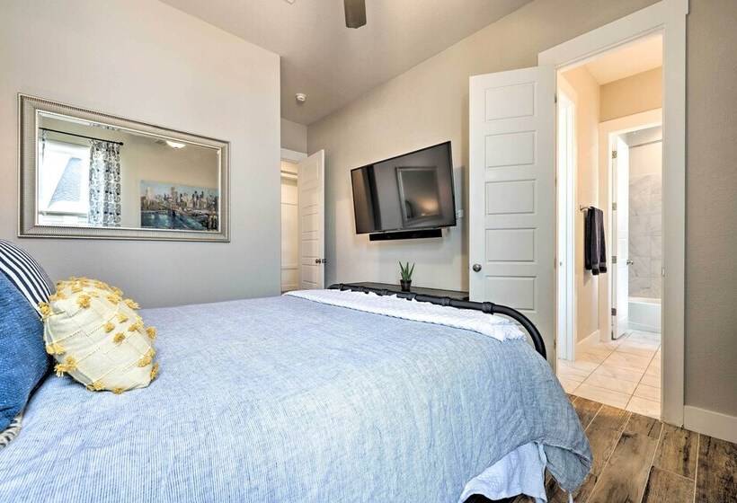 Upscale Austin Area Escape: Families Welcome!