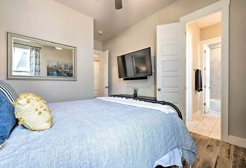 Upscale Austin Area Escape: Families Welcome!