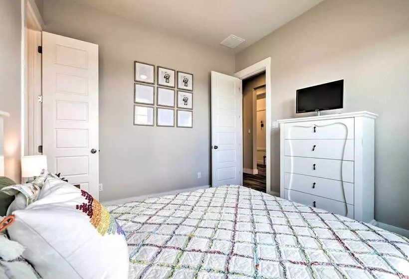 Upscale Austin Area Escape: Families Welcome!