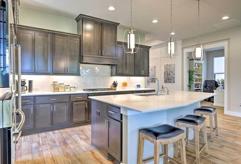 Upscale Austin Area Escape: Families Welcome!