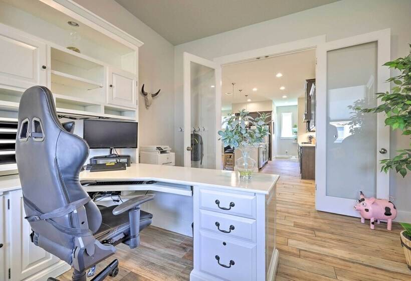 Upscale Austin Area Escape: Families Welcome!