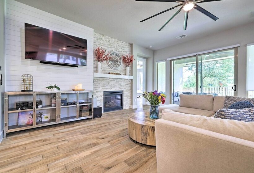 Upscale Austin Area Escape: Families Welcome!