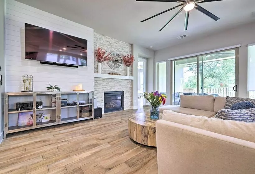 Upscale Austin Area Escape: Families Welcome!