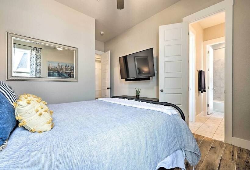 Upscale Austin Area Escape: Families Welcome!