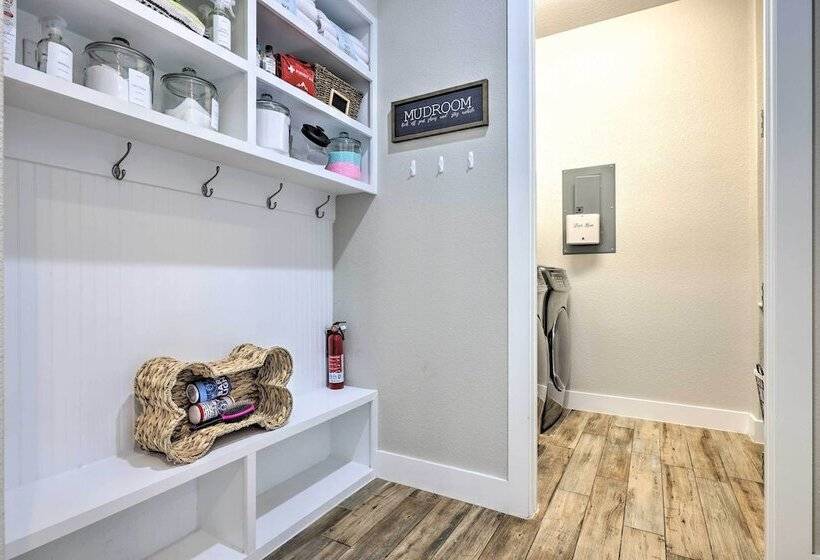 Upscale Austin Area Escape: Families Welcome!