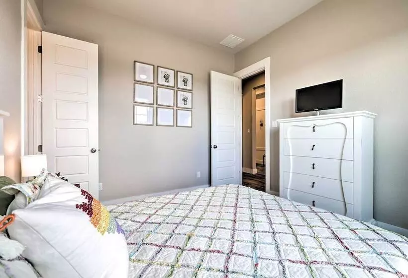 Upscale Austin Area Escape: Families Welcome!