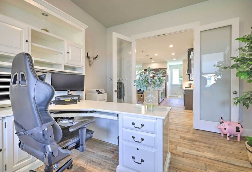 Upscale Austin Area Escape: Families Welcome!