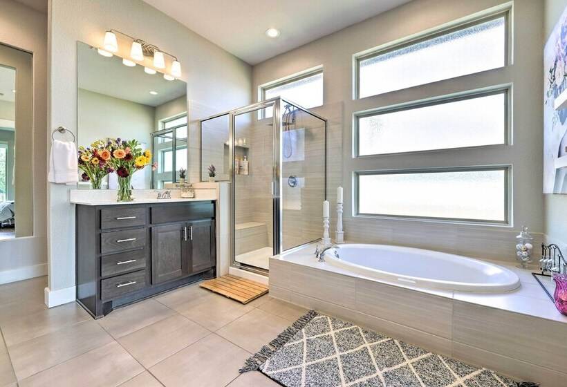 Upscale Austin Area Escape: Families Welcome!