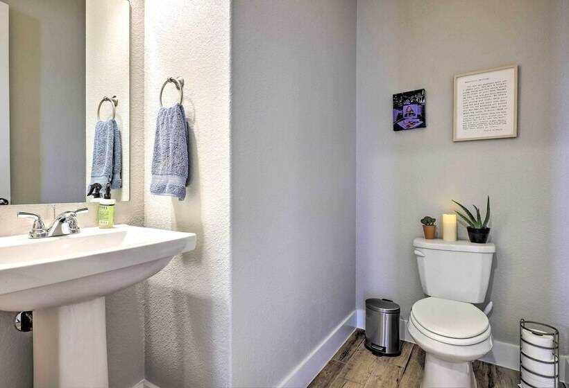 Upscale Austin Area Escape: Families Welcome!